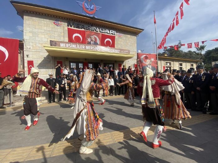 Atatrk'n Mersin'e geliinin 102'inci yl dnm trenle kutland