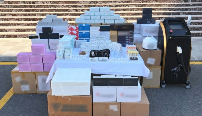 Mersin'de 10 milyonluk ka�ak dolgu ve estetik malzemesi operasyonu: 2 g�zalt�
