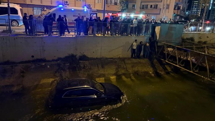 Otomobil kanala u�tu, facia ucuz atlat�ld�