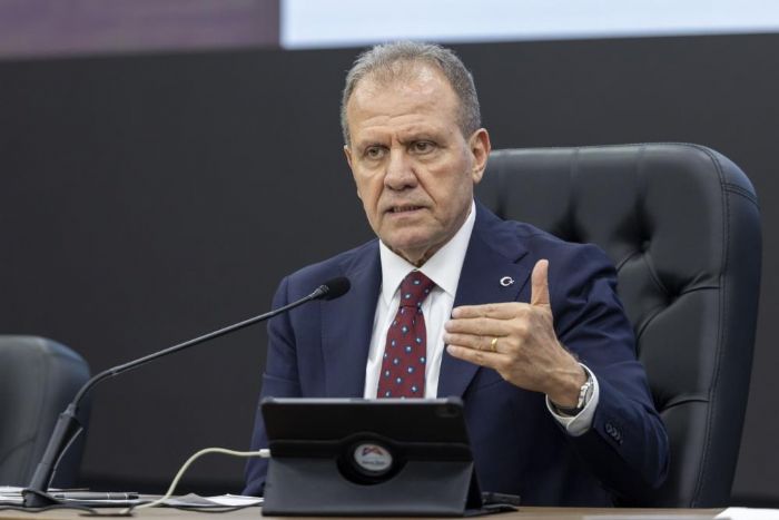 Mersin'deki operasyonda Ba�kan Se�er'in de aralar�nda oldu�u 3 ba�kan tutukland�