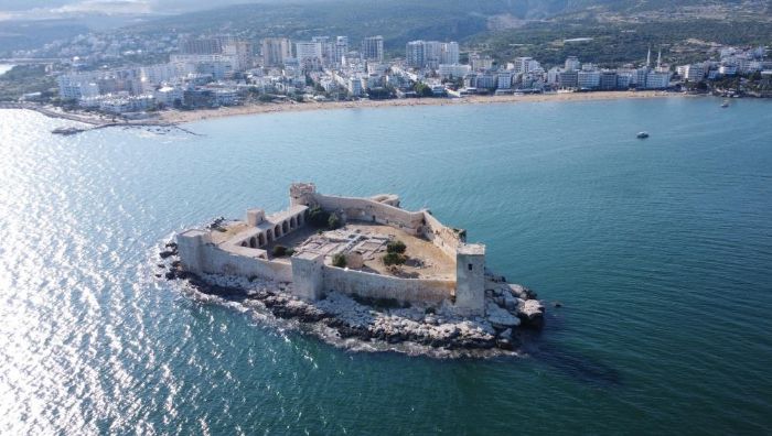 G�ne�i g�ren denize girdi: Havalar �s�nd�, turizm sezonu ba�l�yor