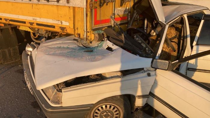 Tra arpan otomobilin srcs hayatn kaybetti