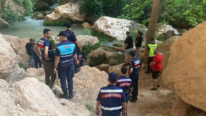 Vadide girdi�i suda ak�nt�ya kap�lan �ocuk hayat�n kaybetti
