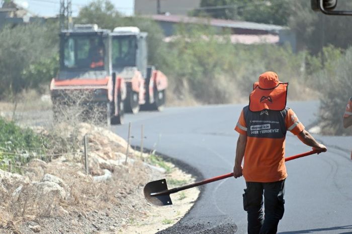 Erdemli'de grup yollar� yenilendi