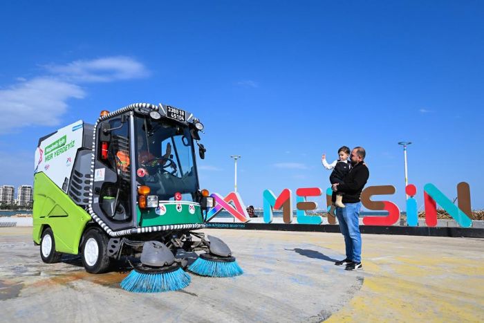 Minik Ayaz��n s�p�rge kamyonu hayali ger�ek oldu