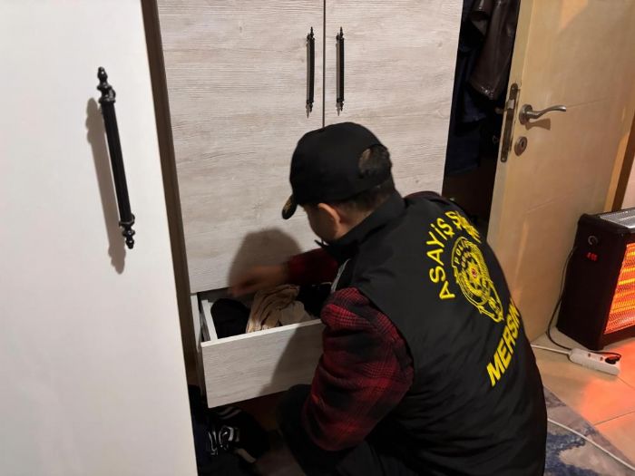 Yabanc�lar�n pasaportlar�na el koyup fuhu� yapt�ran �ebeke ��kertildi: 3 tutuklama