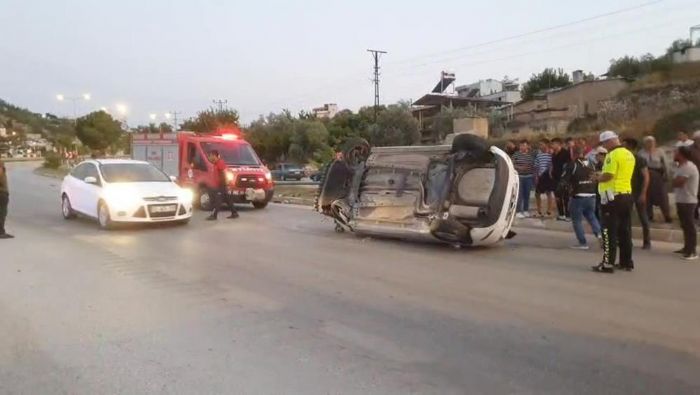 Mersin'de otomobil takla att, src yaraland