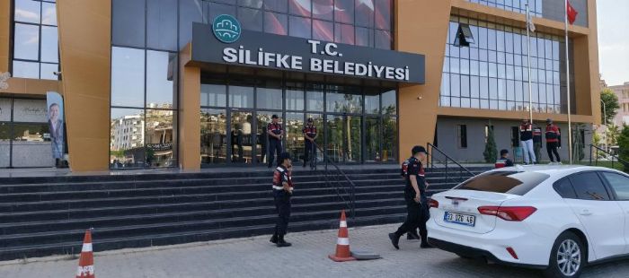 Silifke Belediyesine y�nelik ikinci dalga operasyonda 3 ��pheli daha tutukland�