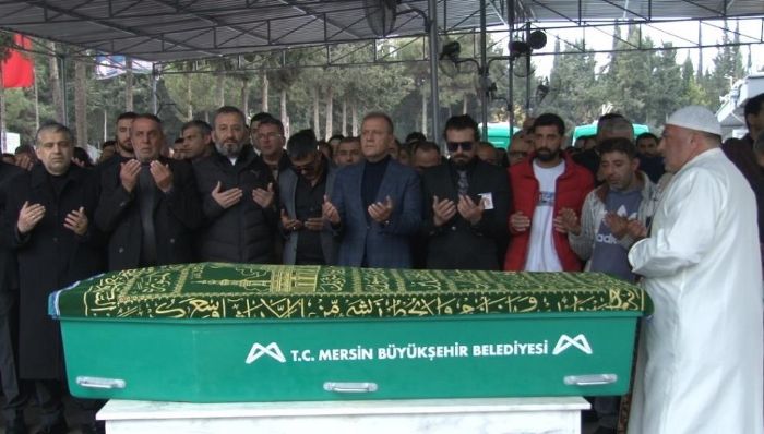 Kalp krizi sonucu hayatn kaybeden fenomen '1 Milyon Mehmet' topraa verildi
