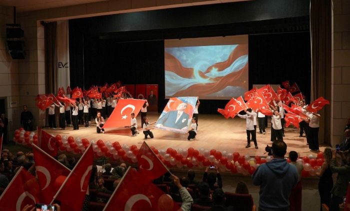 Cumhuriyet Bayram� Tarsus�ta ��rencilerin g�sterileriyle kutland�