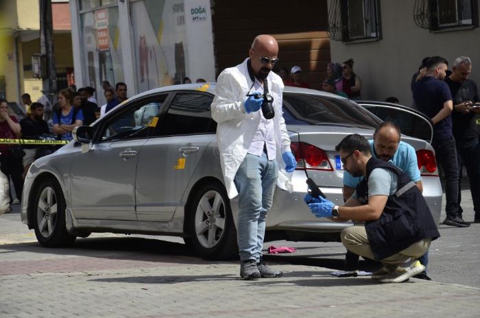 Mersin'de otomobile silahlı saldırı: Ağabey öldü, kardeşi ağır yaralı