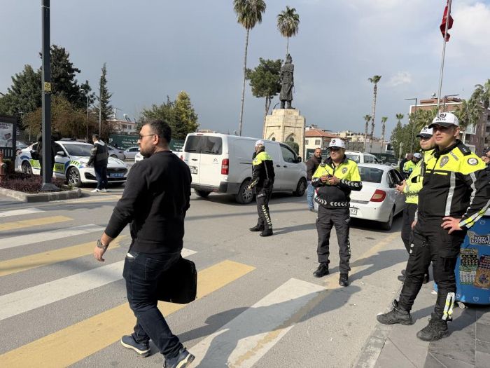 Yayalara yol vermeyen s�r�c�lere ceza kesildi