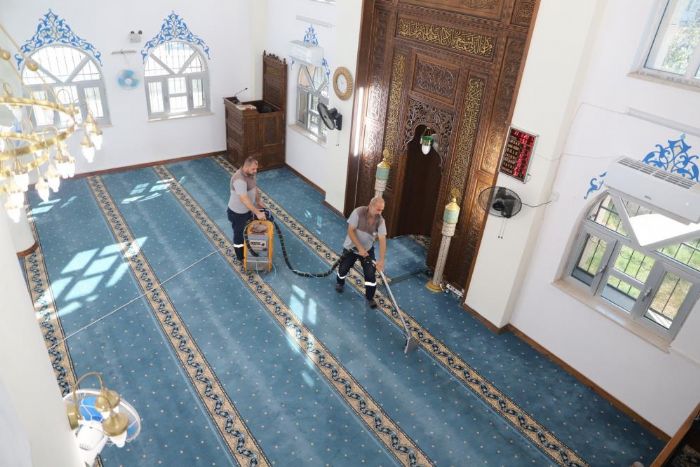 Mersin'de ibadethaneler temizleniyor, hallar ykanp dezenfekte ediliyor