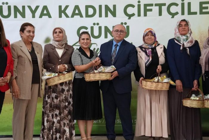 Erdemli �de �zel programla kad�n �ift�iler misafir edildi