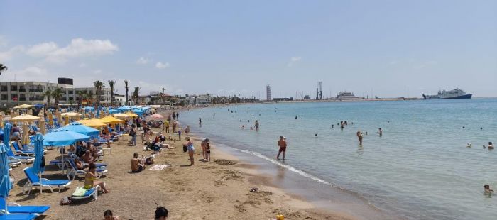 Mersin'de deniz sezonu ba�lad�: Rus u�u�lar�n�n iptali b�lge turizmini etkiledi