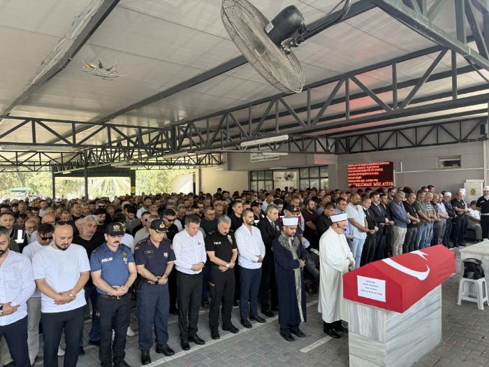 Kalp krizi sonucu hayat�n� kaybeden polis memuru son yolculu�una u�urland�