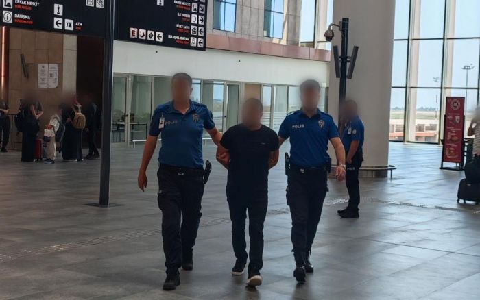 13 y�l hapis cezas�yla aranan �ah�s havaliman�nda yakaland�