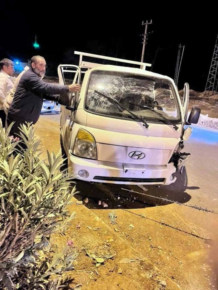 Kamyonet ile otomobil arpt: 4 yaral