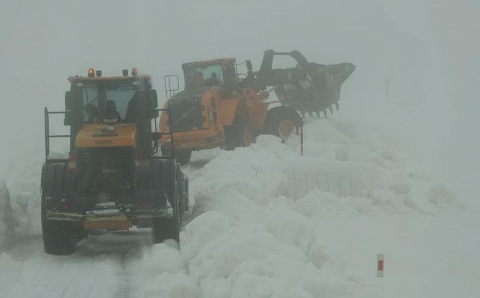 Buras� ne Van ne Hakkari: Yaz �ehri Mersin'de kar 2 metreyi a�t�