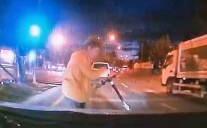 Mersinde kaza ucuz atlatld: Saniyelerle lmden dnd