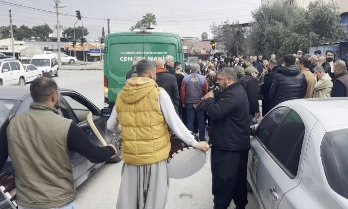 Kazada �len gen� adam�n cenazesi davul zurnayla u�urland�