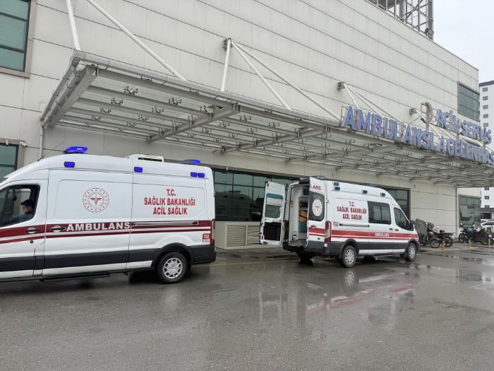 Tarsus'ta 3 ��renci �i� k�fteden zehirlendi