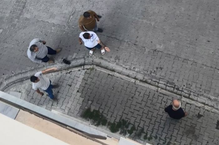 Sokakta eini bakla rehin ald, vatanda tek hamleyle kurtard: O anlar kamerada