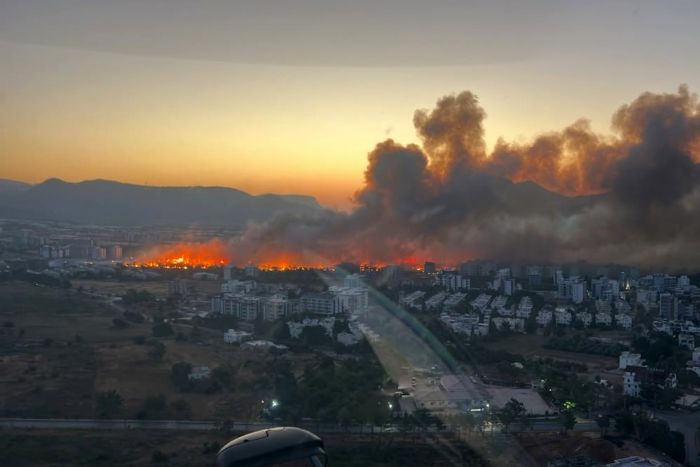 Mersin'de yang�n, ekiplerin havadan ve karadan m�dahalesiyle s�nd�r�ld�
