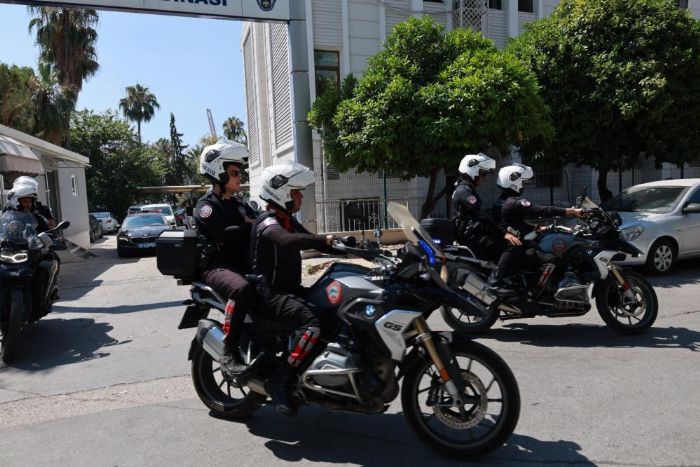 Mersin'de konaklama tesisleri denetlendi, aranan 3 ��pheli yakaland�