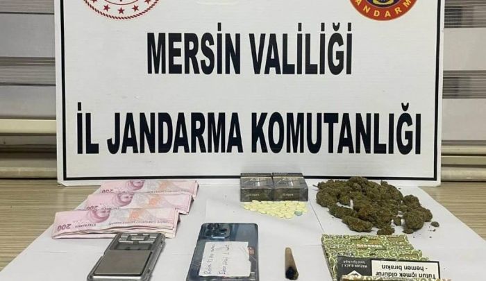 Mersin'de 5 kii ok miktarda uyuturucu ile yakaland