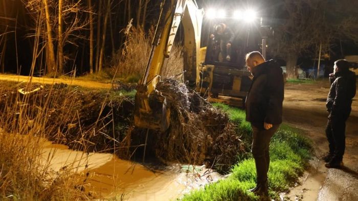 Mut�ta a��r� ya��� nedeniyle kapanan yol ula��ma a��ld�