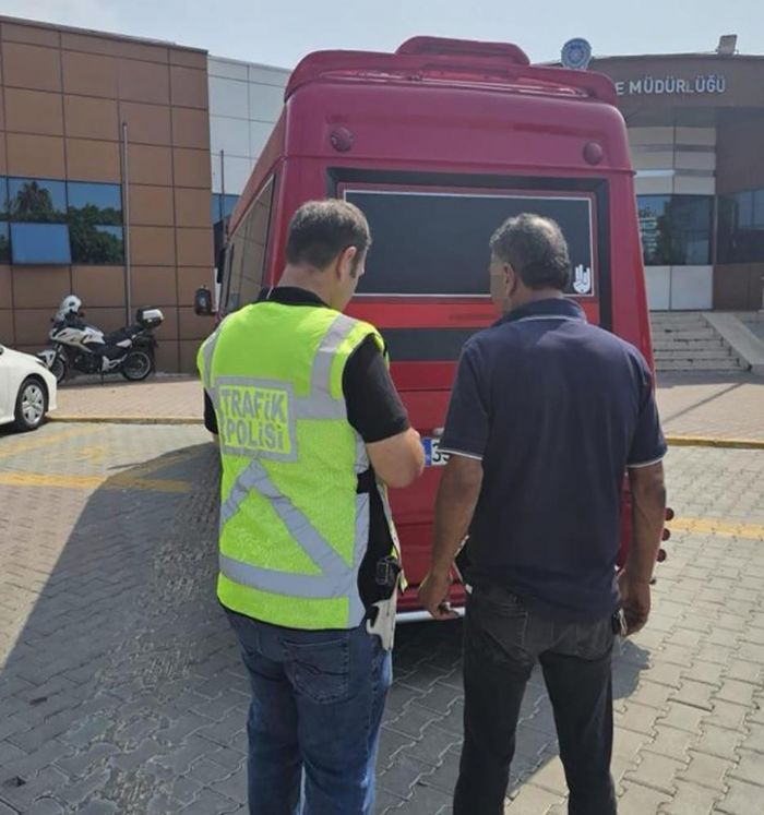 Mersin�de �evreyolunda yolcu indiren minib�s s�r�c�s�ne ceza