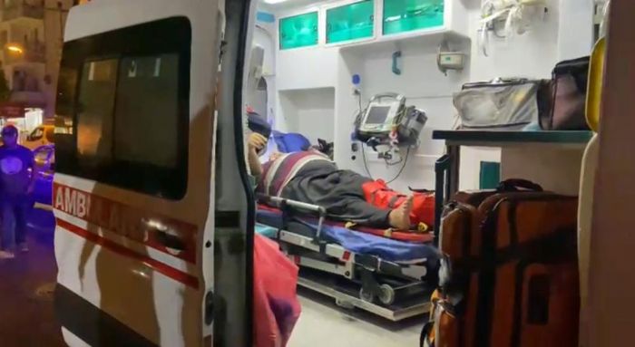 Mersinde otomobil ile motosiklet arpt: 2 yaral