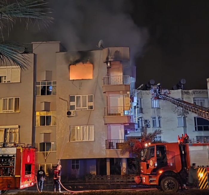 Mersin'de ev alev alev yand�