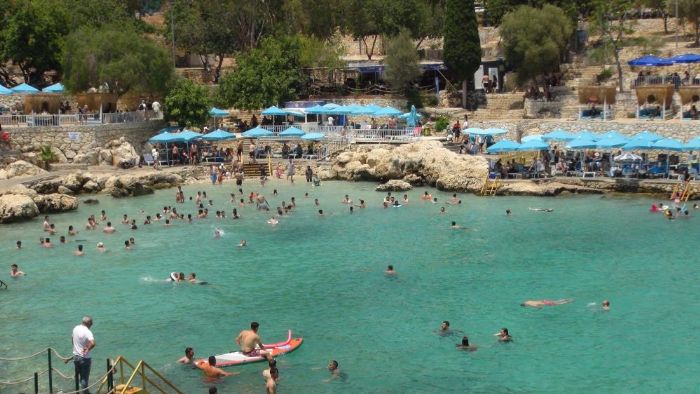 Tatl ve tuzlu suyun birletii doal havuz 'Yaprakl Koy'