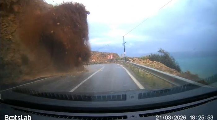 Mersin-Antalya yolundaki heyelan ara� kameras�nda