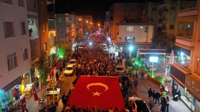 Mersin Erdemli'de binlerce kii mealeli bayrak yryne katld