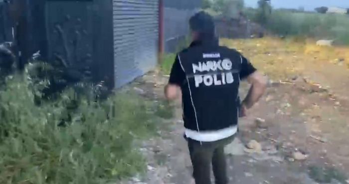 Mersin'de depoya bask�n: 27 kilodan fazla metamfetamin ele ge�irildi