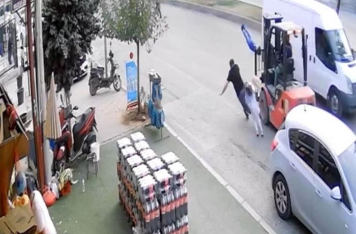 Ters eritten gelen forklift baba ve ocuklarna arpt