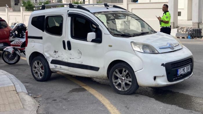 Mersin'de ara�lar�n kar��t��� kazada 2 yaral�