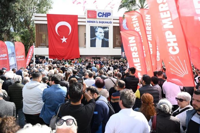 Mersin'de CHP'liler Ekrem mamolu iin topland