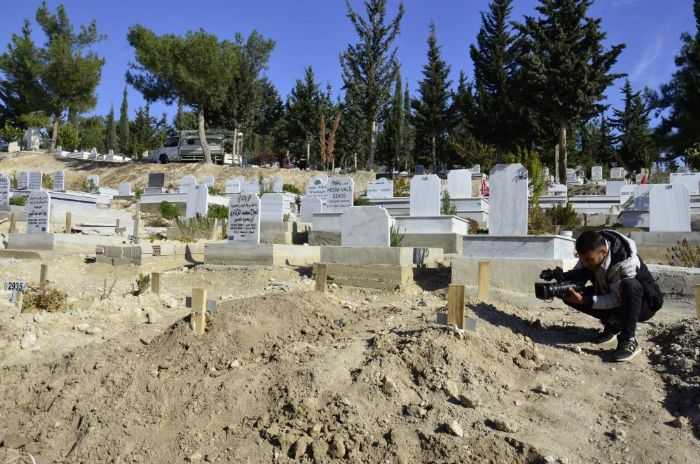Mersin'de zehirlenme sonucu len 3 kardeten ikisi topraa verildi