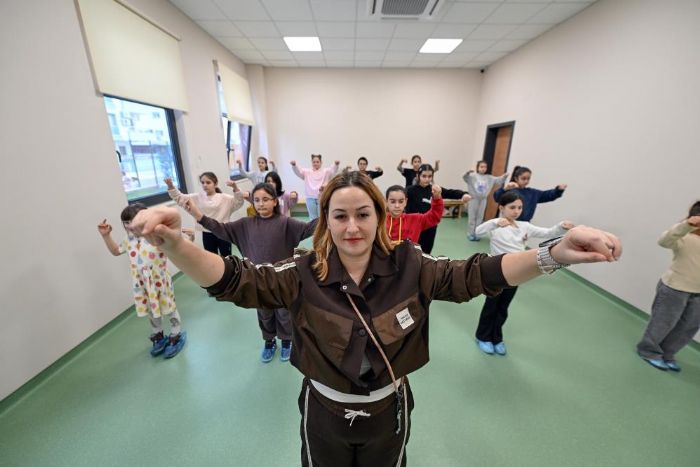 Mersin'de �ocuklar hem ��reniyor hem sosyalle�iyor