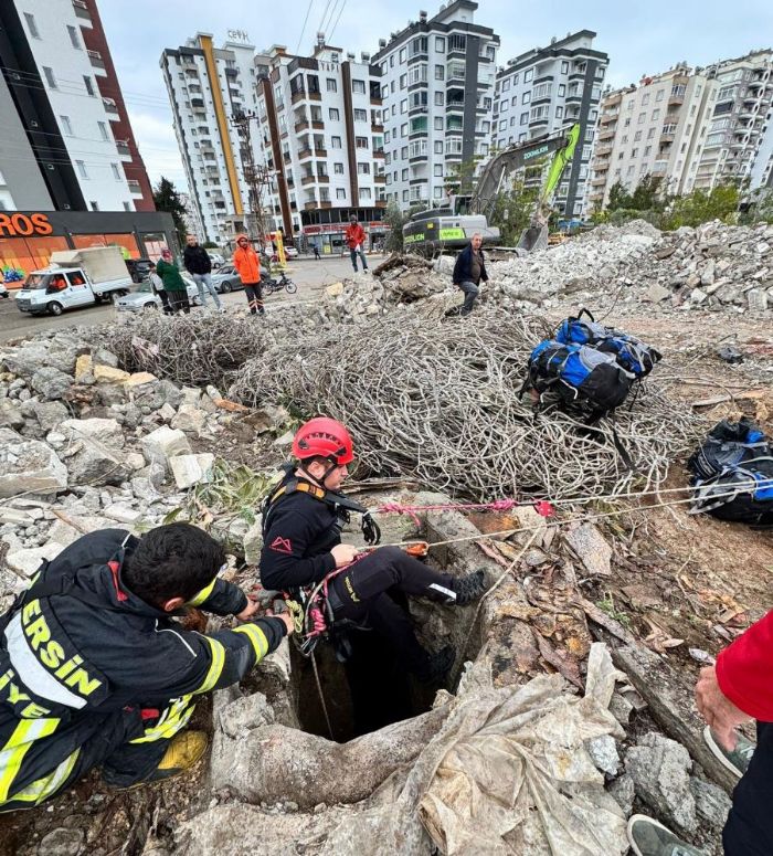 Mersin'de 12 metre derinlikteki su kuyusuna den ahs itfaiye kurtard