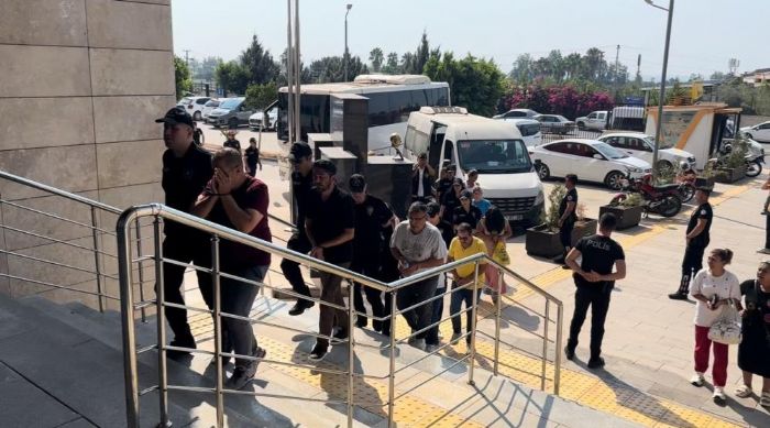 Mersin'deki fuhu operasyonunda gzaltna alnan phelilerden 19'u tutukland