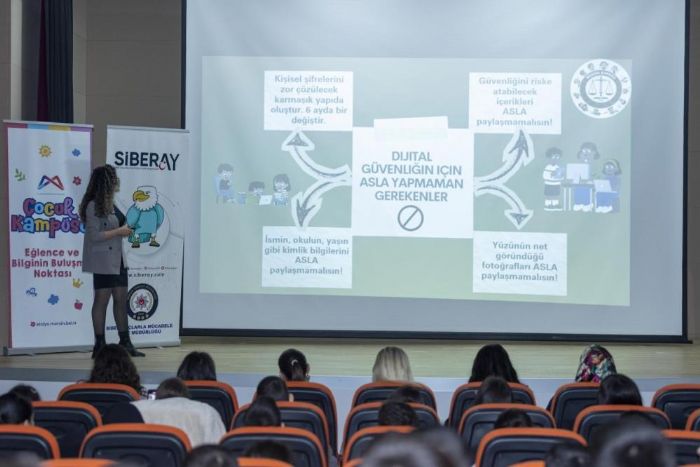 Mersin�de �ocuklara siber g�venlik e�itimi verildi