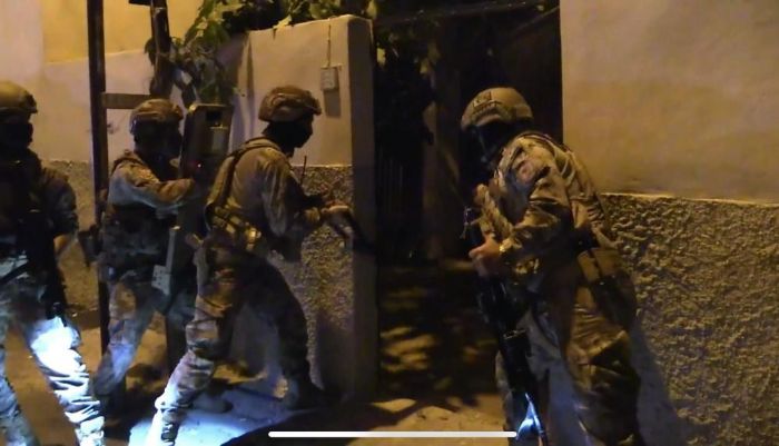 Mersin'de silah kaaklarna ifte operasyon