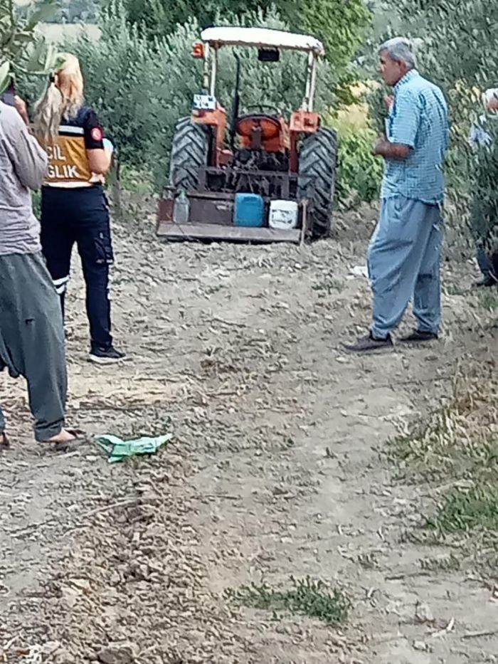 Trakt�r�n alt�nda kalan ya�l� adam hayat�n� kaybetti