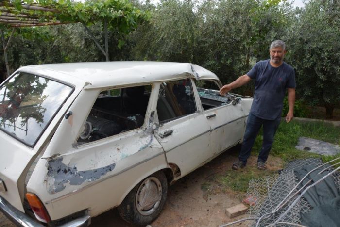Tarsus'ta frtnada devrilen istinat duvar otomobilin zerine dt