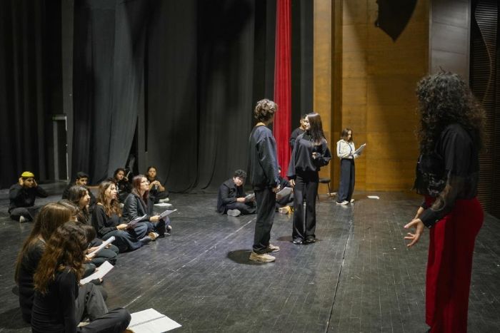 Mersin'de tiyatroya ilgi art�yor, kurslar yo�un kat�l�mla s�r�yor